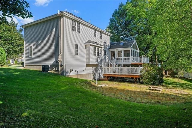 2 Gwen Dr, Auburn, MA 01501