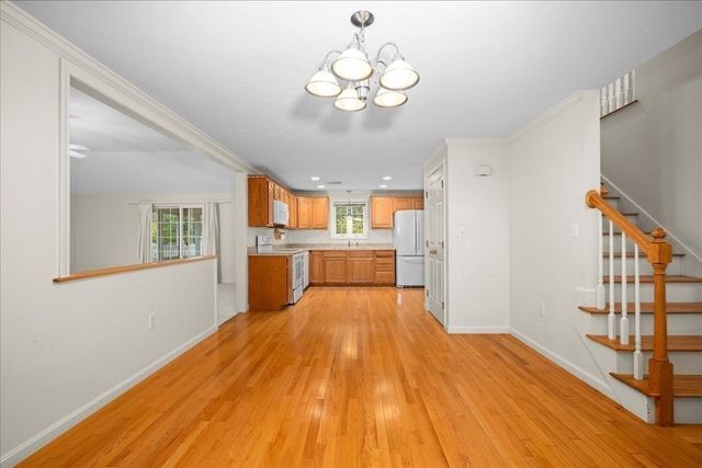 2 Gwen Dr, Auburn, MA 01501