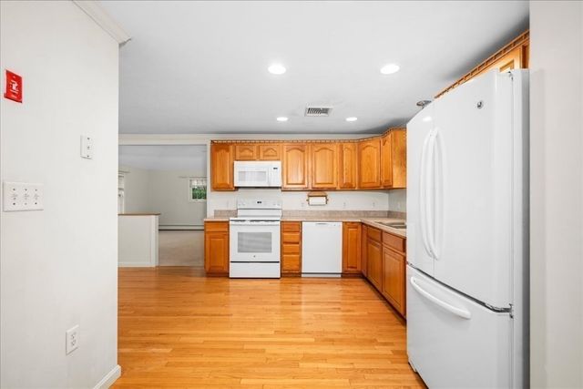 2 Gwen Dr, Auburn, MA 01501