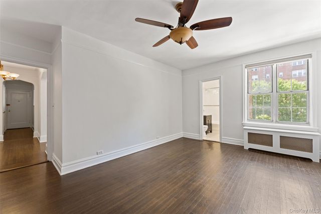 25 Parkview Avenue 2E, Bronxville, NY 10708
