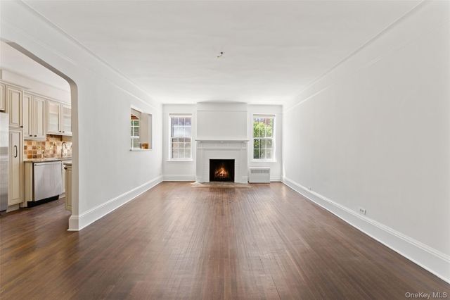 25 Parkview Avenue 2E, Bronxville, NY 10708