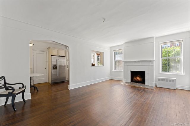 25 Parkview Avenue 2E, Bronxville, NY 10708