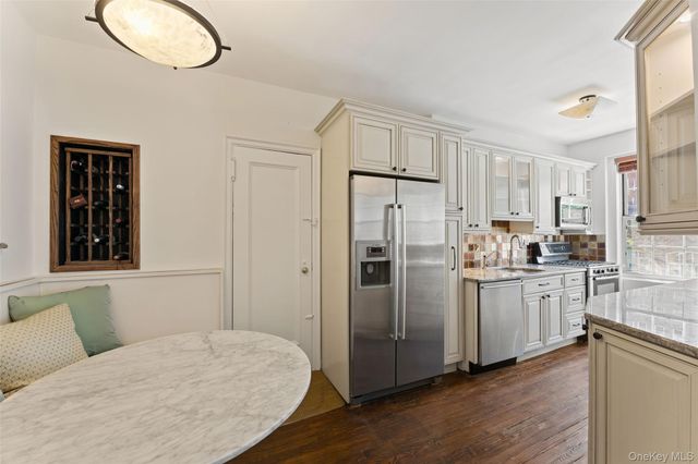 25 Parkview Avenue 2E, Bronxville, NY 10708
