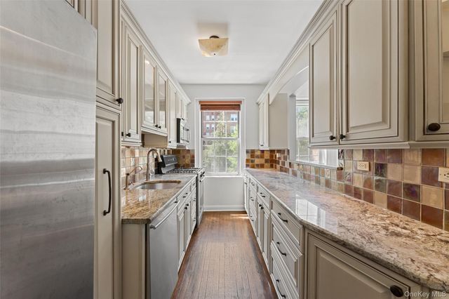 25 Parkview Avenue 2E, Bronxville, NY 10708