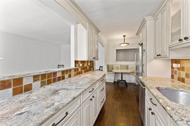 25 Parkview Avenue 2E, Bronxville, NY 10708