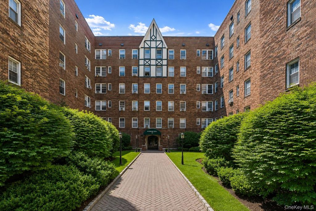 25 Parkview Avenue 2E, Bronxville, NY 10708