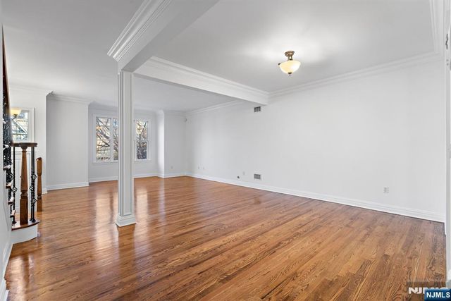 22 Cobblestone Way, Tenafly, NJ 07670