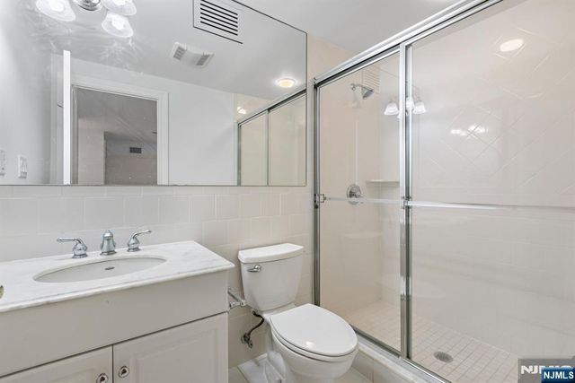 22 Cobblestone Way, Tenafly, NJ 07670