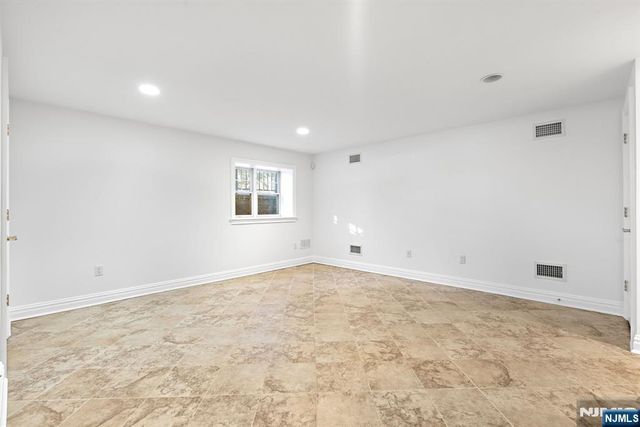 22 Cobblestone Way, Tenafly, NJ 07670