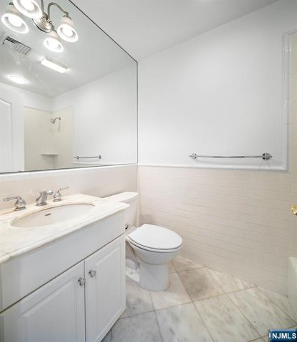 22 Cobblestone Way, Tenafly, NJ 07670