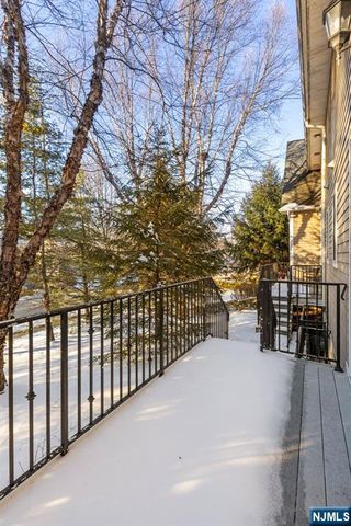 22 Cobblestone Way, Tenafly, NJ 07670