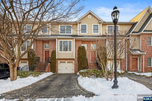 22 Cobblestone Way, Tenafly, NJ 07670