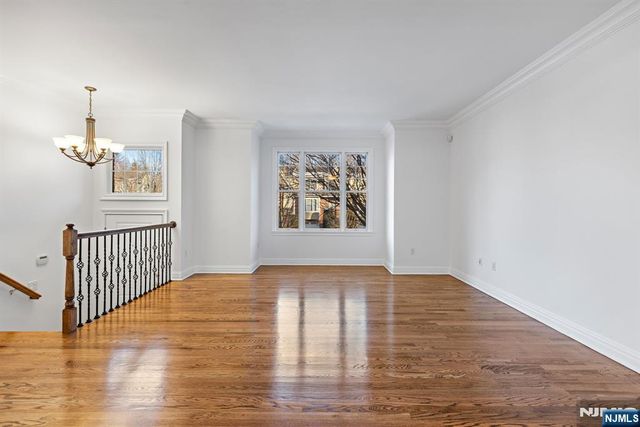 22 Cobblestone Way, Tenafly, NJ 07670