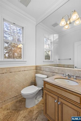 22 Cobblestone Way, Tenafly, NJ 07670