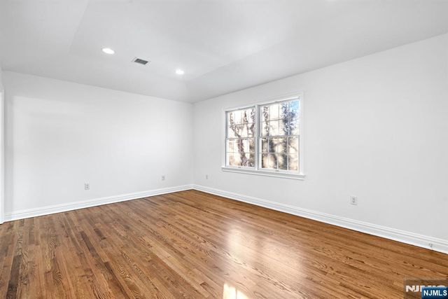 22 Cobblestone Way, Tenafly, NJ 07670