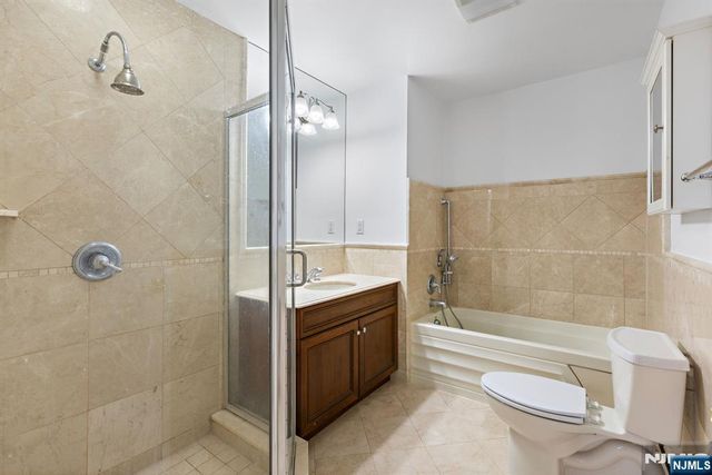22 Cobblestone Way, Tenafly, NJ 07670