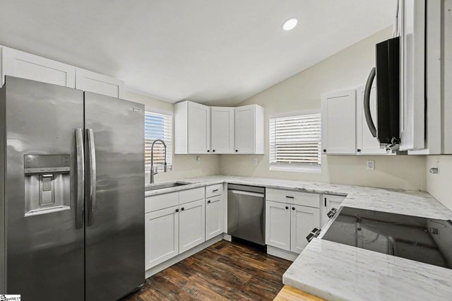 25 E 5th Street, Greenville, SC 29611