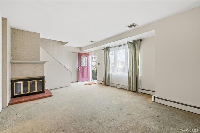 13 Jean Road, West Islip, NY 11795