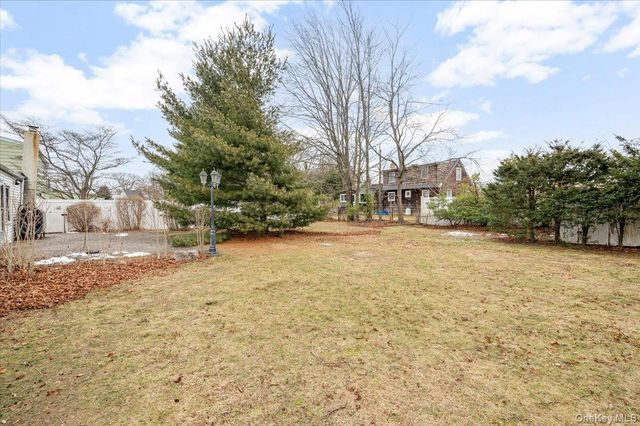 13 Jean Road, West Islip, NY 11795