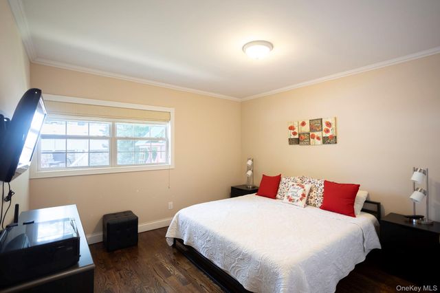 198-31 Pompeii Avenue, Holliswood, NY 11423