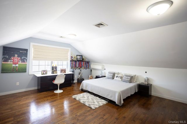 198-31 Pompeii Avenue, Holliswood, NY 11423