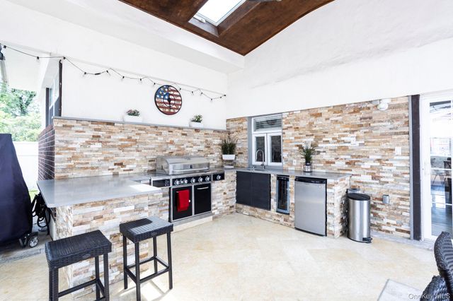 198-31 Pompeii Avenue, Holliswood, NY 11423