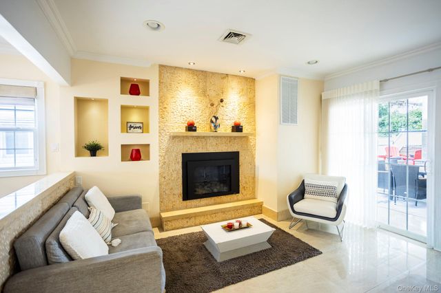 198-31 Pompeii Avenue, Holliswood, NY 11423