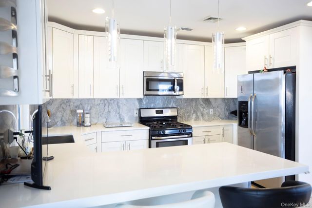 198-31 Pompeii Avenue, Holliswood, NY 11423