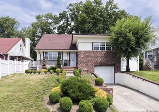 198-31 Pompeii Avenue, Holliswood, NY 11423