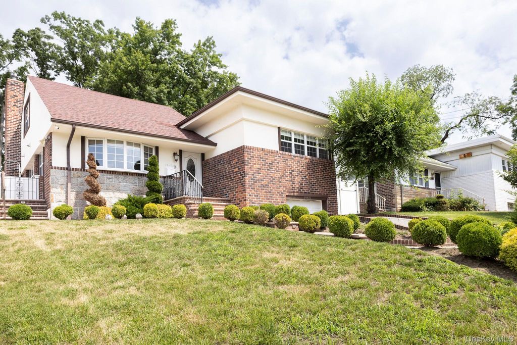 198-31 Pompeii Avenue, Holliswood, NY 11423 — photo 2