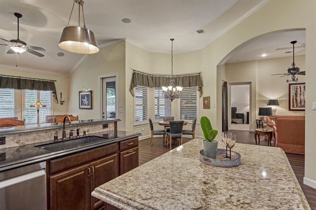 11 S Sandbells Park Lane, Montgomery, TX 77316