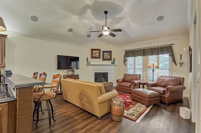 11 S Sandbells Park Lane, Montgomery, TX 77316