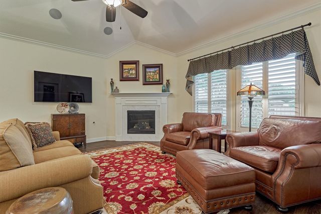 11 S Sandbells Park Lane, Montgomery, TX 77316