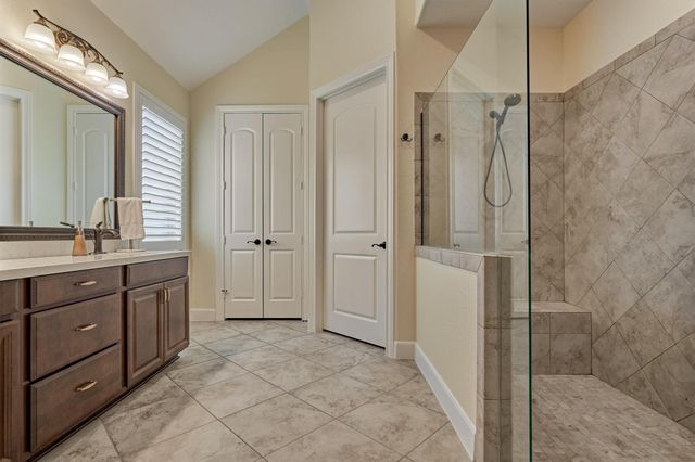 11 S Sandbells Park Lane, Montgomery, TX 77316