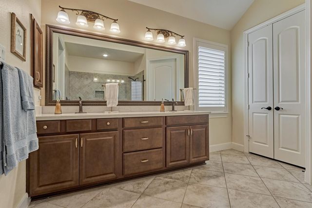 11 S Sandbells Park Lane, Montgomery, TX 77316