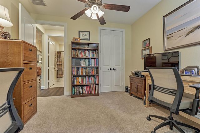 11 S Sandbells Park Lane, Montgomery, TX 77316