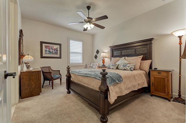 11 S Sandbells Park Lane, Montgomery, TX 77316