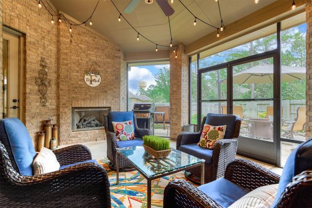 11 S Sandbells Park Lane, Montgomery, TX 77316