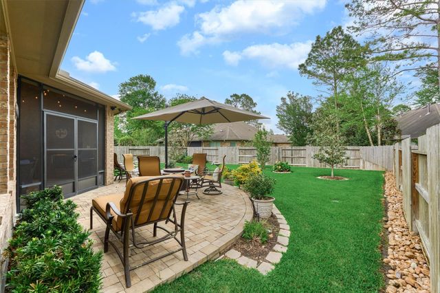 11 S Sandbells Park Lane, Montgomery, TX 77316
