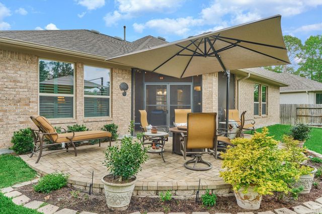 11 S Sandbells Park Lane, Montgomery, TX 77316