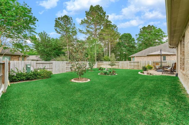 11 S Sandbells Park Lane, Montgomery, TX 77316