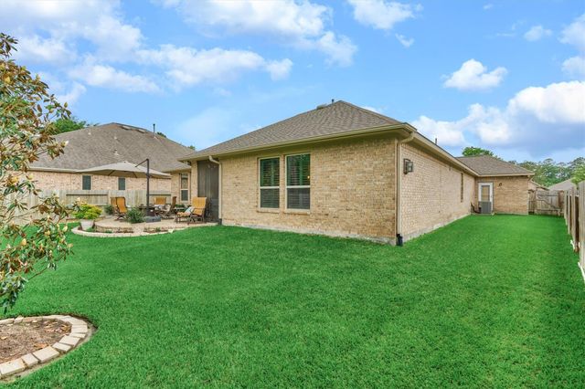 11 S Sandbells Park Lane, Montgomery, TX 77316