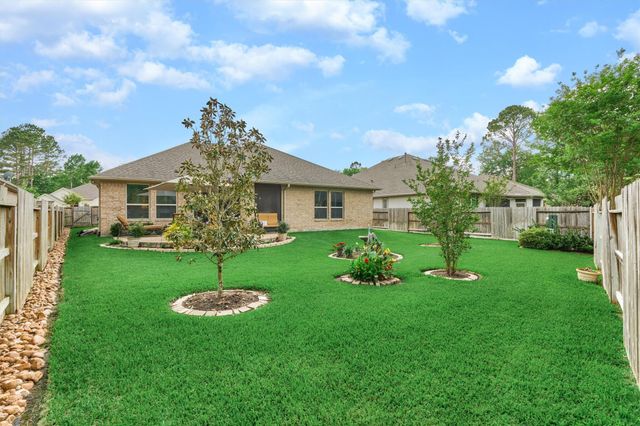 11 S Sandbells Park Lane, Montgomery, TX 77316
