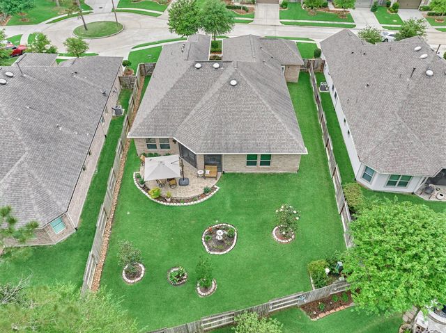 11 S Sandbells Park Lane, Montgomery, TX 77316