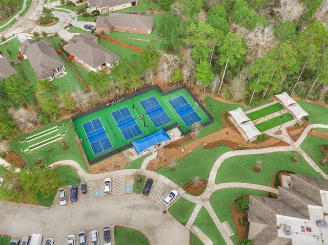 11 S Sandbells Park Lane, Montgomery, TX 77316