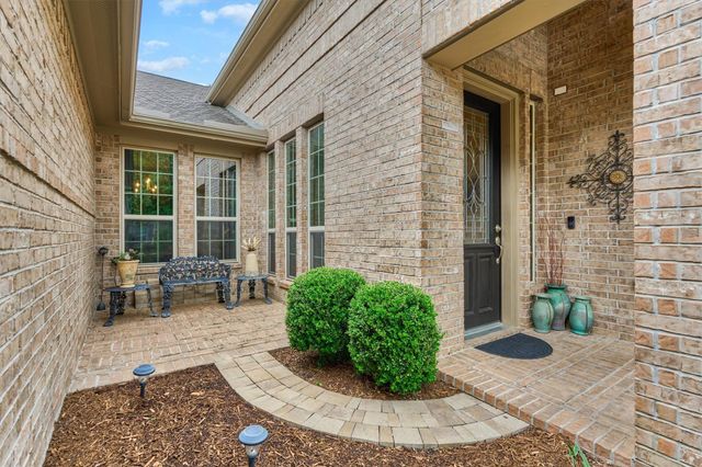 11 S Sandbells Park Lane, Montgomery, TX 77316