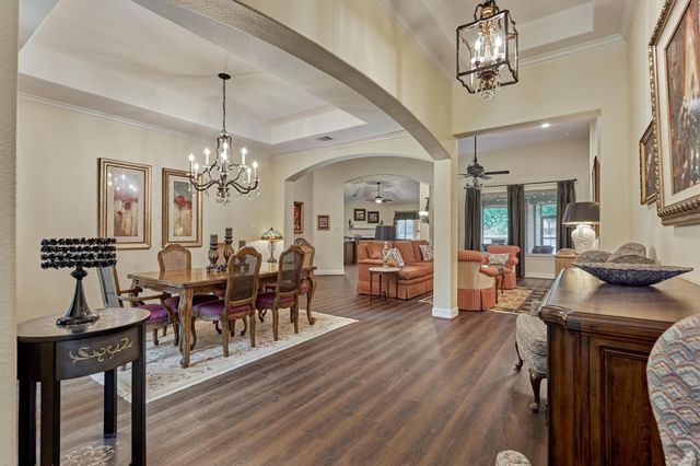 11 S Sandbells Park Lane, Montgomery, TX 77316