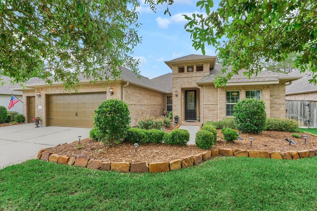 11 S Sandbells Park Lane, Montgomery, TX 77316
