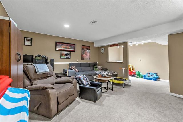 6210 NW 82nd Terrace, Kansas City, MO 64151