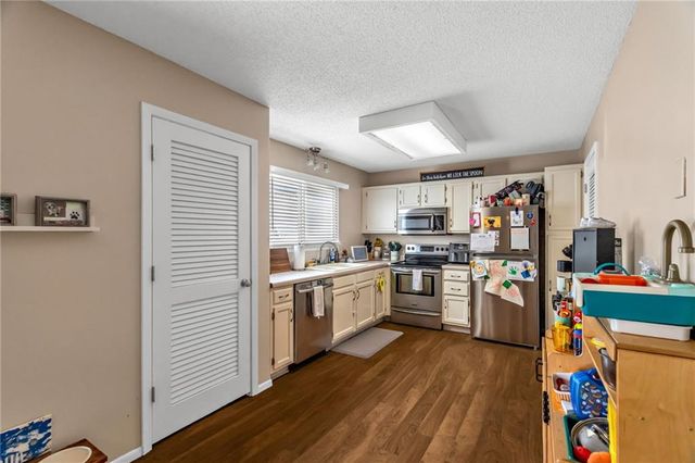 6210 NW 82nd Terrace, Kansas City, MO 64151